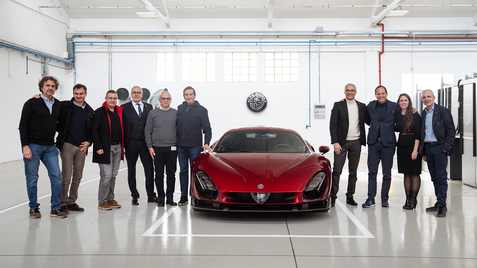 Η Alfa Romeo παραδίδει την πρώτη 33 Stradale 